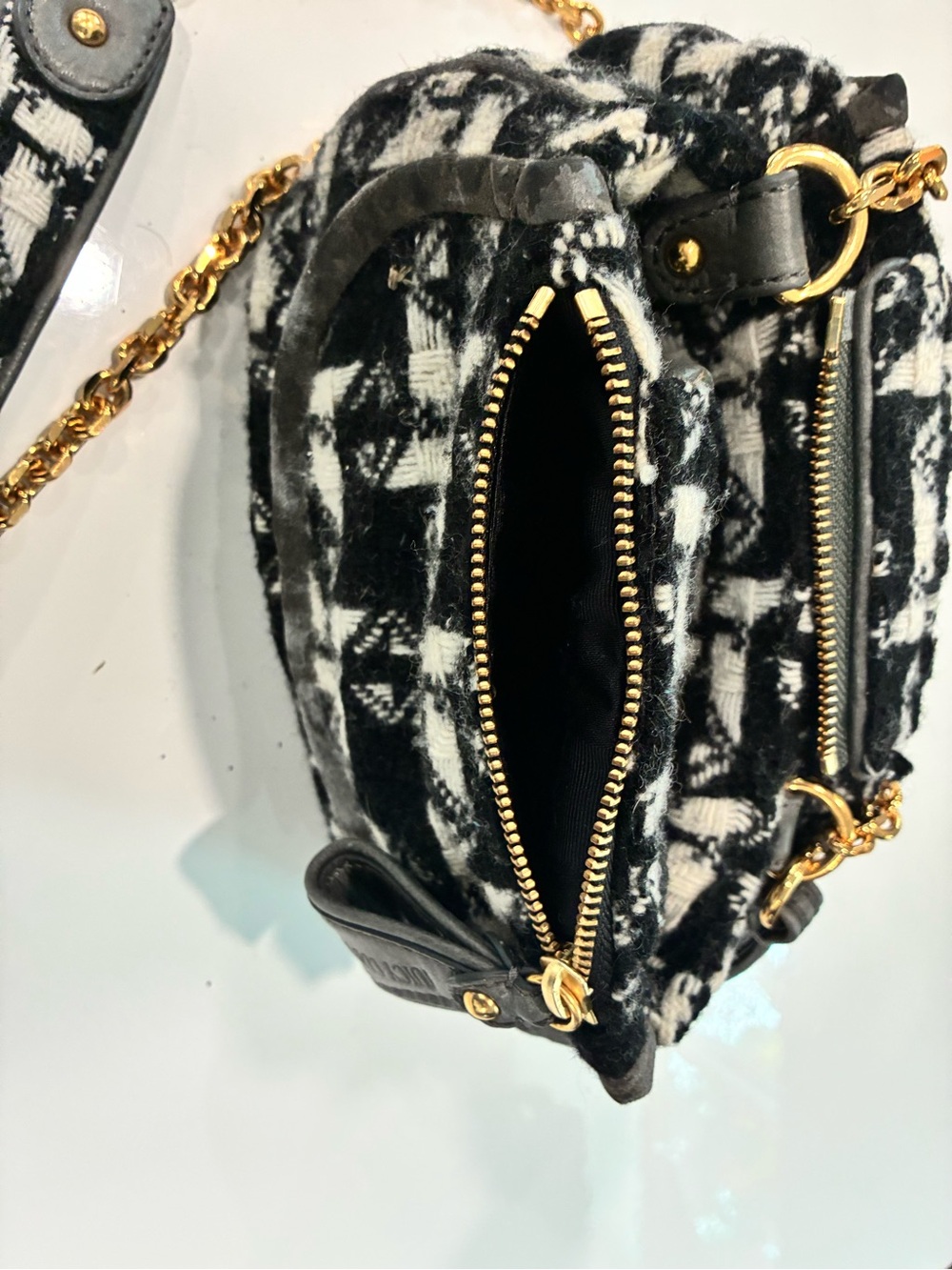 Juicy Couture-Vintage herringbone pattern fabric with branded zipper pulls. - Picture 5 of 16